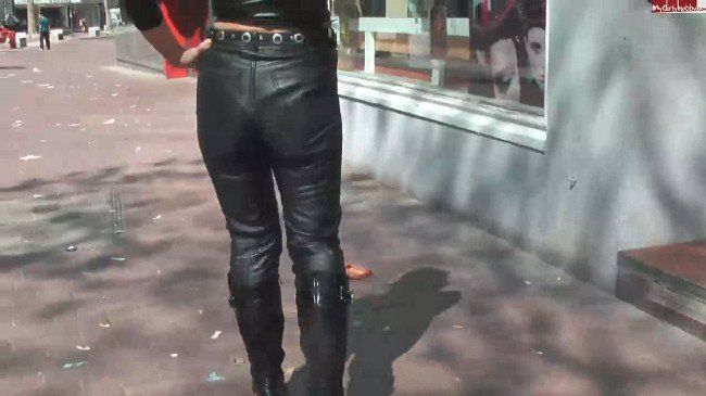 Girls pissing in leather trousers