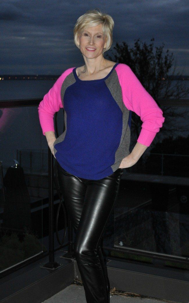 Mamsell reccomend Redhead in black leather pants