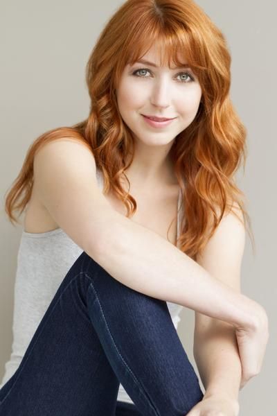 Redhead actress in gieco commerical